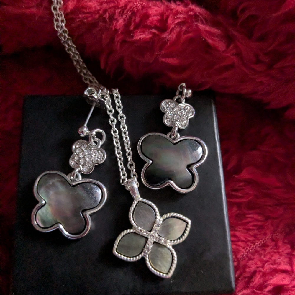 Elegant Silver and Black Flower Jewelry Set